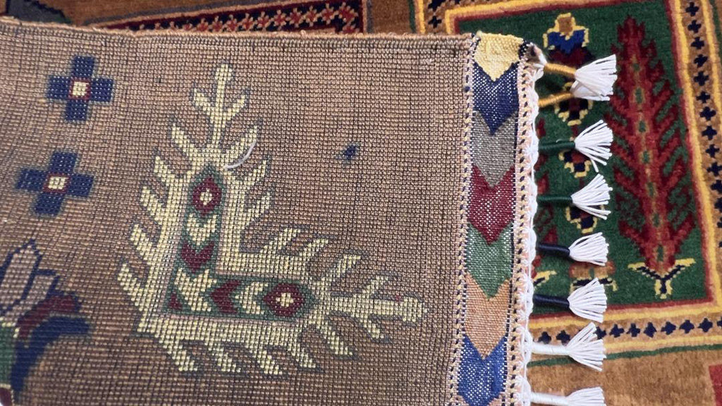 Close-up of Belzhiki Afghan carpet knot detail – 40x40 hand-tied Turkman wool knots per 10cm with hand-finished fringe, Mazar-e-Sharif, Afghanistan by Golden Loom